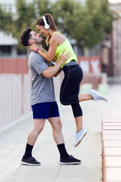 Beautiful young couple in love after running in the street. — Stock Photo, Image