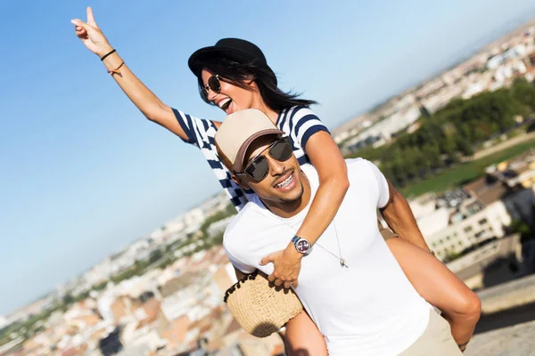 Beautiful young couple enjoying summer in the street. — Stock Photo, Image