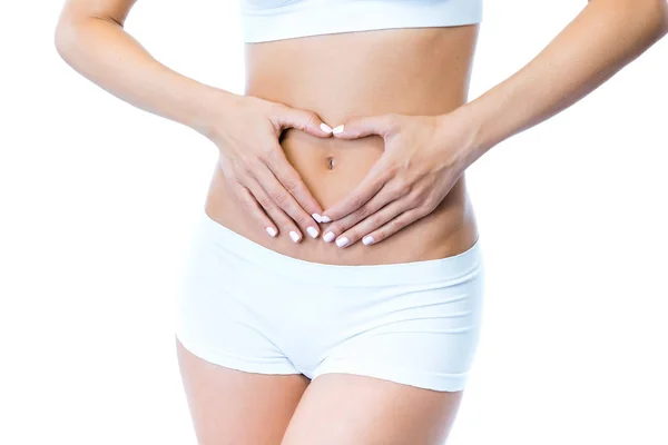 Mulher bonita com as mãos na barriga-estômago dor sobre fundo branco . — Fotografia de Stock