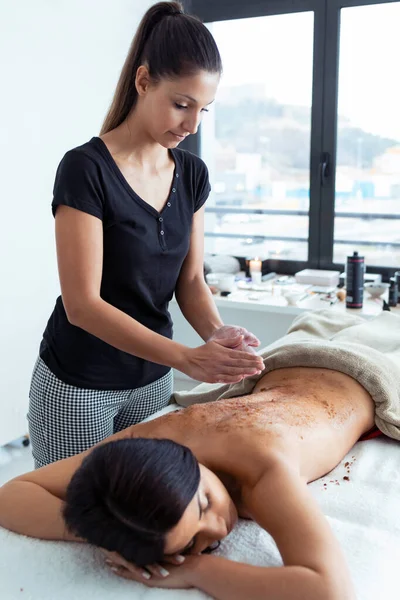 Shot Young Woman Applying Chocolate Cream Natural Ingredients Body Treatment — Stock fotografie