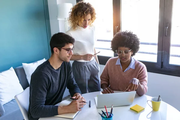 Shot Casual Young Business People Working Laptop Talking New Project — Stock Photo, Image