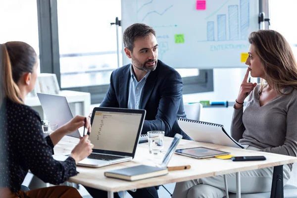 Shot Business People Discussing Together Conference Room Meeting Office — Stok Foto