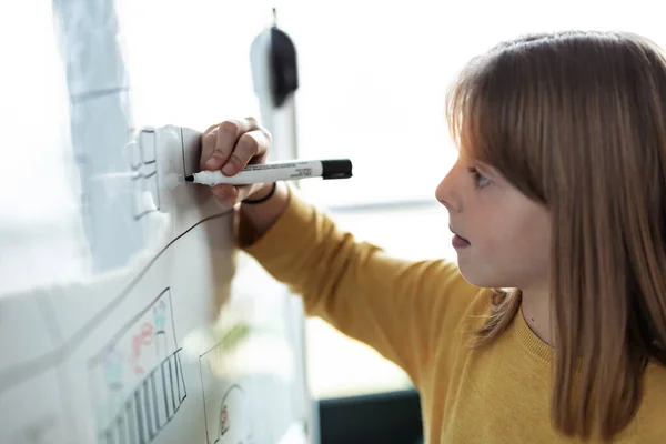 Shot Little Girl Drawing Whiteboard Marker Pen Home — Stock Photo, Image