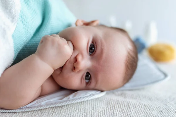 Shot Happy Baby Looking Camera While Lying White Sheet Home — Stock Photo, Image