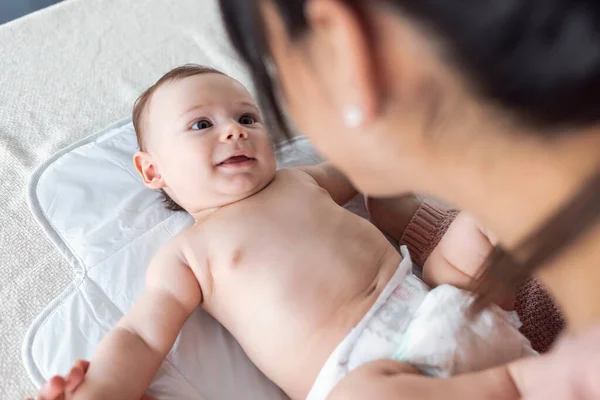 Shot Smiling Baby Having Fun Her Mother While Changing His — Stock Photo, Image