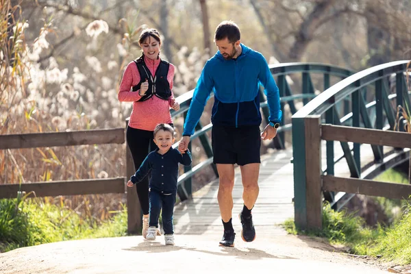 Shot Sporty Young Couple Her Little Son Running While Enjoying — Stock Photo, Image