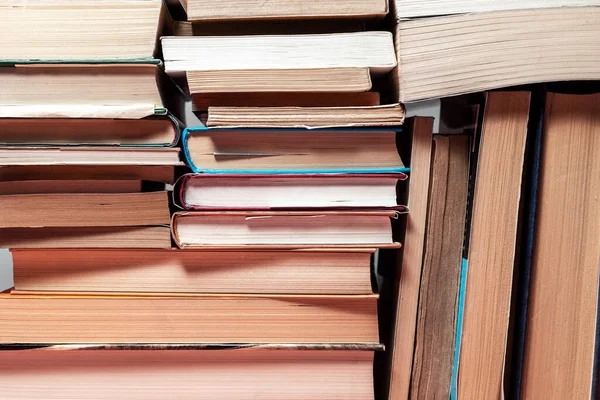 Tiro Muchos Libros Apilados Libros Tapa Dura Concepto Educativo —  Fotos de Stock