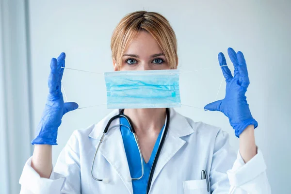 Shot Female Doctor Wearing Hygienic Face Surgical Medical Mask Prevent — Stock Photo, Image
