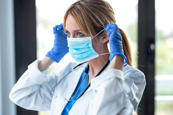 Shot Female Doctor Wearing Hygienic Face Surgical Medical Mask Prevent — Stock Photo, Image