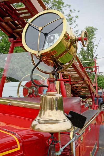 Fire Bell och sökarljus — Stockfoto