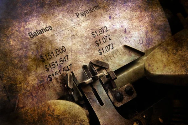 Finanzbericht über alte Schreibmaschine — Stockfoto