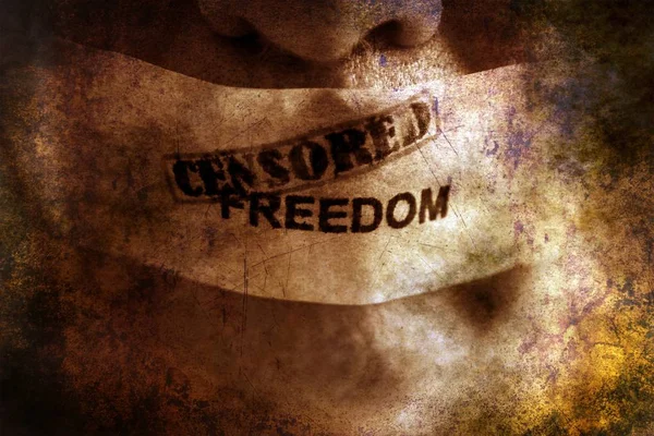 Цензурная лента свободы над ртом — стоковое фото