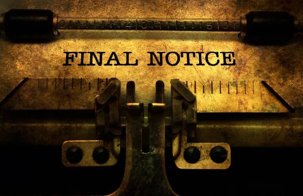 Final notice in typewriter — Stock Photo, Image