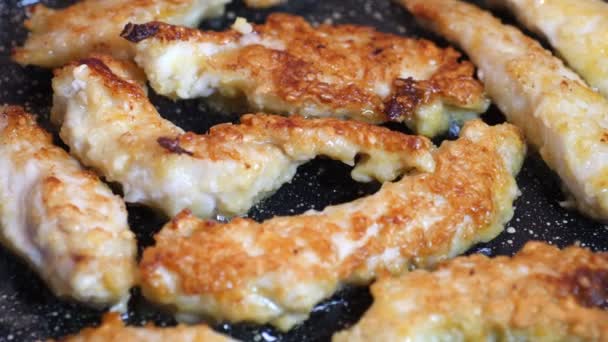 Frying Schnitzel Breaded Pui Breaded Breast — Videoclip de stoc