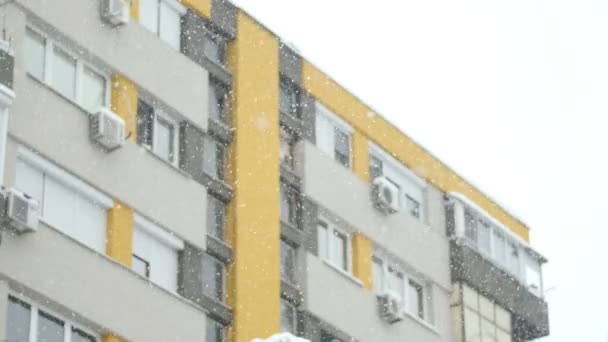 Schnee in der Stadt — Stockvideo