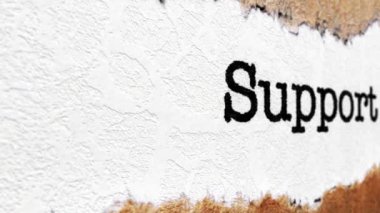 metin üzerinde yırtık kağıt desteği