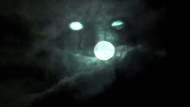 Ragazza fantasma sopra la luna piena — Video Stock