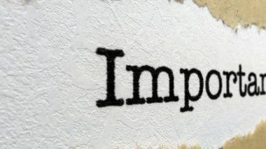 Kağıt deliğinde önemli metin