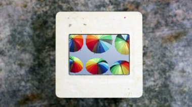 Slayt Film renkli şemsiyeler