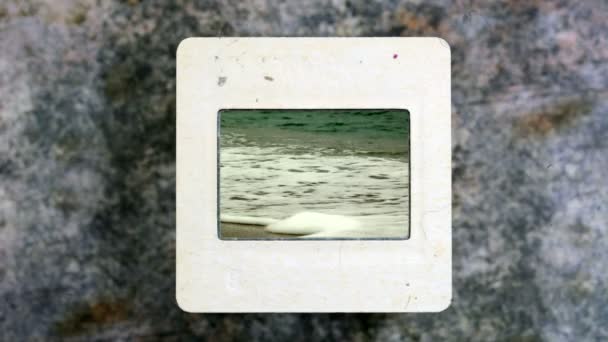 Vagues de mer sur vieux film de diapositive vintage — Video