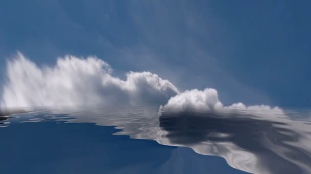 Stormachtige wolken over Donker Water — Stockvideo