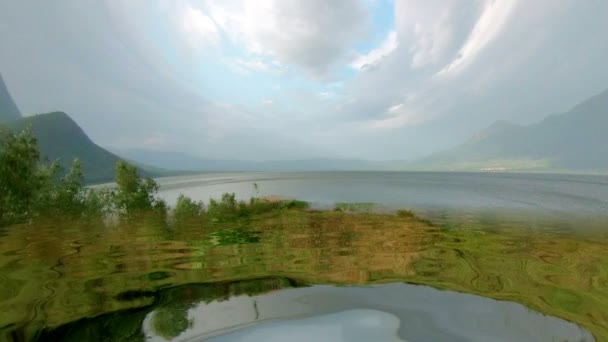 Odraz na vodě barevné horské panorama — Stock video