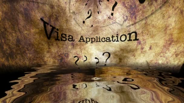 Visa-Antragstext spiegelt sich im Wasser — Stockvideo