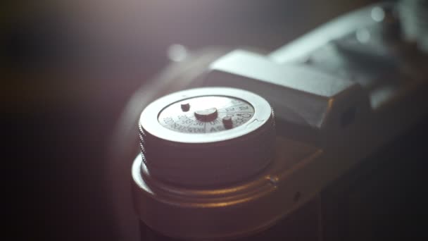 Close up of vintage film camera — Stock Video