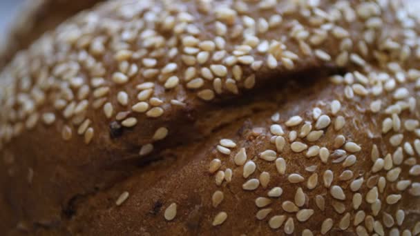 Κοντινό πλάνο του γερμανικού ψωμιού kulmbacher — Αρχείο Βίντεο
