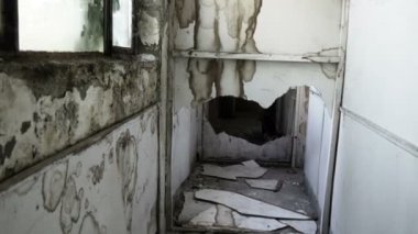 Ürkütücü ve Ürkütücü Kirli İç mekan