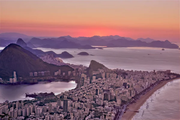 Rio de Janeiro Sonnenaufgang von dois irmaos (zwei Brüder)) — Stockfoto