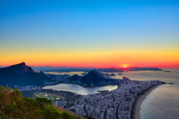 Rio de Janeiro sunrise from Dois Irmaos (Two Brothers) — стокове фото