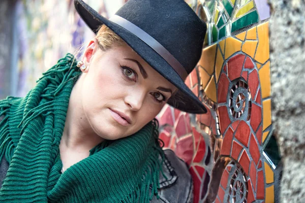 Headshot of a fashionable, 30-something woman against mosaic — Stock Photo, Image