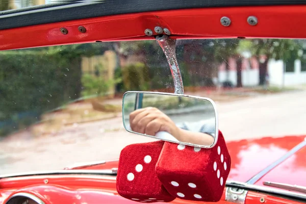 Kırmızı fuzzy dice