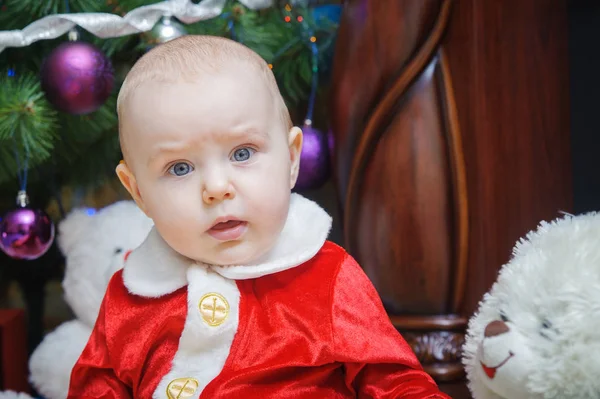 Kleine mooie baby in Santa Claus kostuum — Stockfoto
