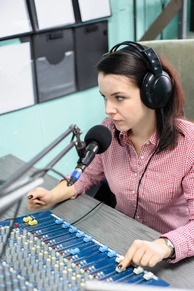 Radyo dj radyo Studio haber duyurdu — Stok fotoğraf
