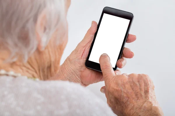 Senior Woman Using Smartphone — Stock Photo, Image