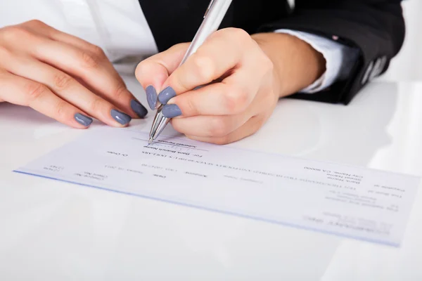 Person's Hand Signing Cheque — Stock Photo, Image