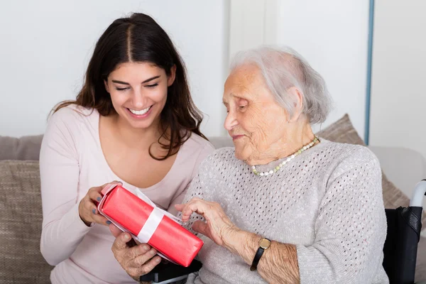 Grandmother Giving Gift To Her Granddaughter — Stock Photo, Image