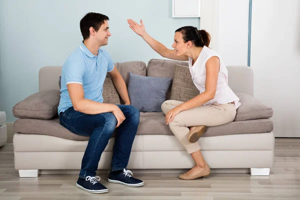 Couple Having Argument At House — Stock Photo, Image