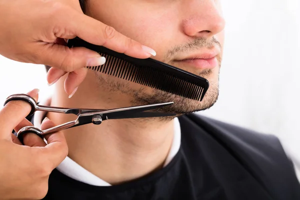 Hairdresser Shaping Man Beard — Stock Photo, Image