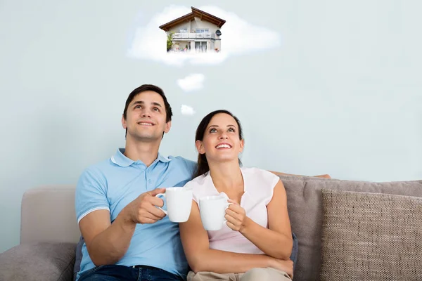 Couple Dreaming Of Home — Stock Photo, Image