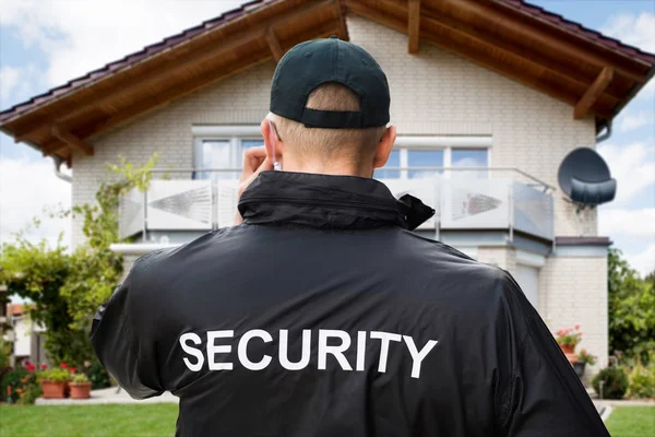 Security Guard Outside — Stock Photo, Image