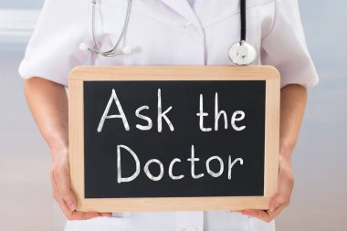 Doktor bilgileri Slate üzerinde gösterir.