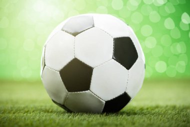 Çimenli alan futbol
