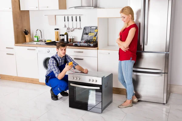Male Worker Repairing Oven — Stock Photo, Image