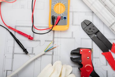 Elektrik bileşenleri planları düzenlenir