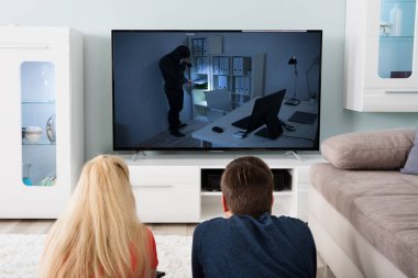 Çift izlerken Gerilim Film