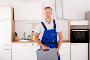 toolkit ile erkek işçi