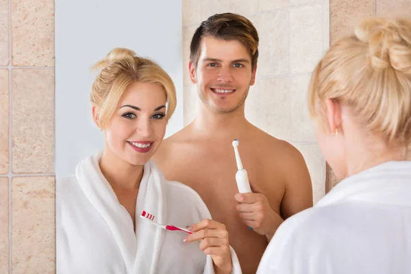 Couple With Brushing Teeth — Stock Photo, Image